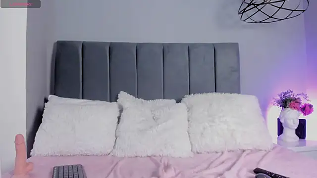 ScarletGV online show from 11/12/25, 10:04