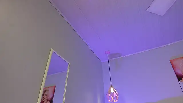 ScarletGV online show from 12/18/25, 06:52