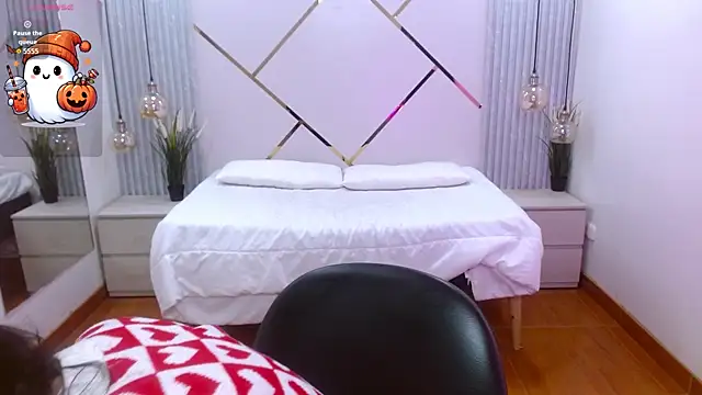 LenaRoses online show from 10/17/25, 07:49