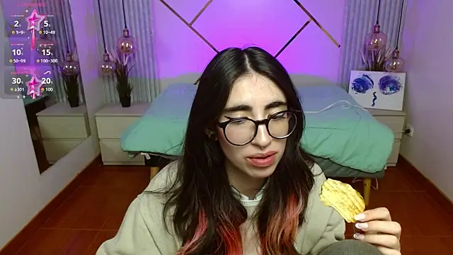 Snapshot of LenaRoses chatting on 02/24/26, 08:18 LenaRoses online show from 02/24/26, 08:18