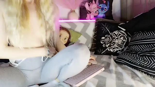 Snapshot of nicollewetpussy chatting on 02/21/25, 02:39 nicollewetpussy online show from 02/21/25, 02:39