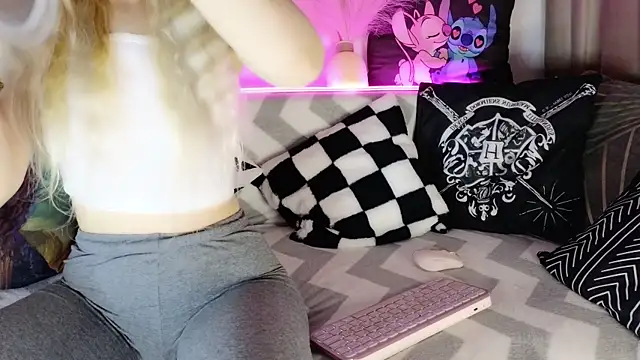 Snapshot of nicollewetpussy chatting on 02/26/25, 09:48 nicollewetpussy online show from 02/26/25, 09:48