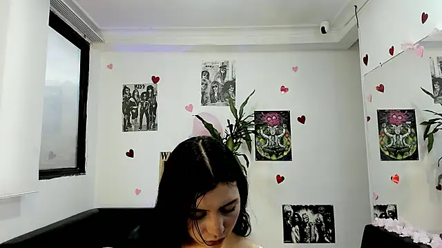 Snapshot of alice_greco chatting on 02/11/26, 11:37 alice greco online show from 02/11/26, 11:37