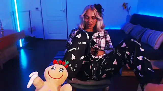 Snapshot of beauty_chl0e chatting on 12/12/24, 08:53 beauty chl0e online show from 12/12/24, 08:53