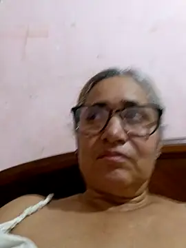  candi online show from 10/31/25, 04:35