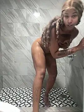 Snapshot of slimerlla chatting on 12/21/25, 12:01 slimerlla online show from 12/21/25, 12:01