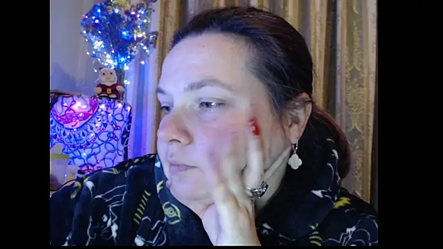 Snapshot of amorelara chatting on 10/26/25, 02:45 amorelara online show from 10/26/25, 02:45