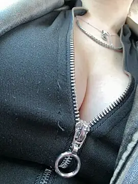 RiriRoseey online show from 04/07/26, 07:42