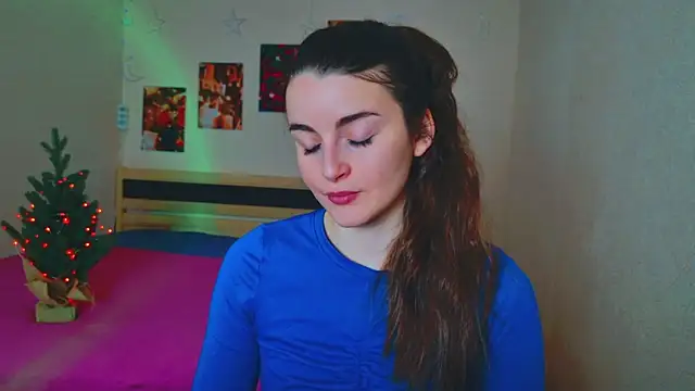 Miss Arwen online show from 12/17/24, 03:06