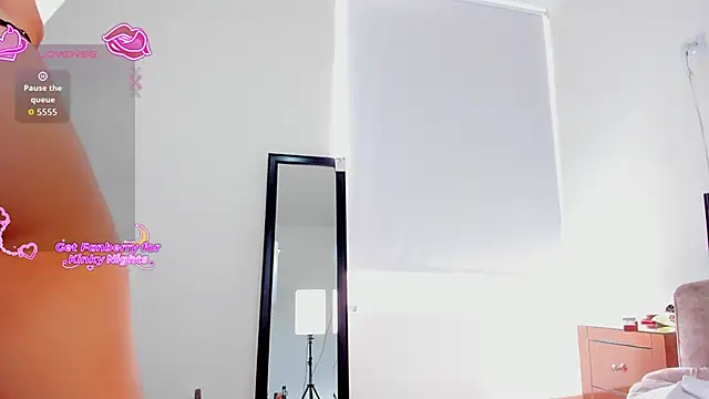Snapshot of quimeralady chatting on 11/15/25, 04:14 quimeralady online show from 11/15/25, 04:14