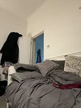 Snapshot of Shyboy817 chatting on 12/15/25, 04:55 Shyboy817 online show from 12/15/25, 04:55