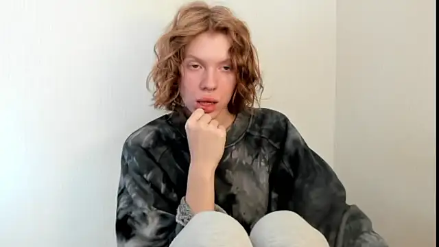 StellaDavis online show from 10/02/25, 09:05