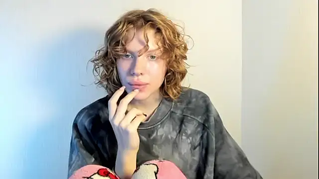 StellaDavis online show from 10/21/25, 10:49