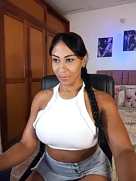 Snapshot of charlotte_bayron02 chatting on 03/23/26, 01:20 charlotte bayron02 online show from 03/23/26, 01:20