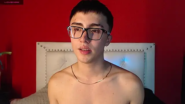 Snapshot of santi-fabulous chatting on 12/30/24, 04:42 santi-fabulous online show from 12/30/24, 04:42