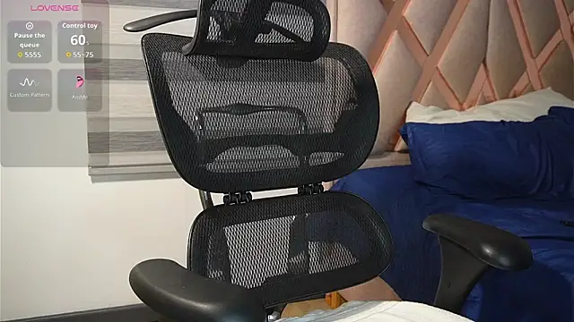 Snapshot of caprywilliams chatting on 12/15/25, 10:47 caprywilliams online show from 12/15/25, 10:47