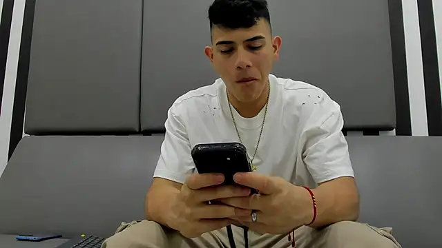 andrew rose  online show from 01/10/25, 03:07