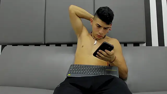 andrew rose  online show from 01/18/25, 07:58