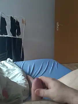 Snapshot of Henryb61 chatting on 03/13/25, 10:15 Henryb61 online show from 03/13/25, 10:15
