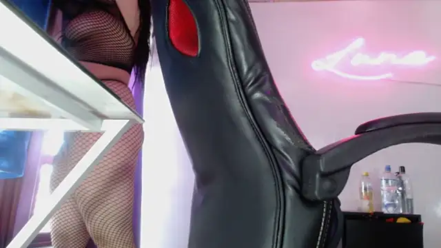 Snapshot of Lina23_ chatting on 11/28/25, 02:42 Lina23 online show from 11/28/25, 02:42