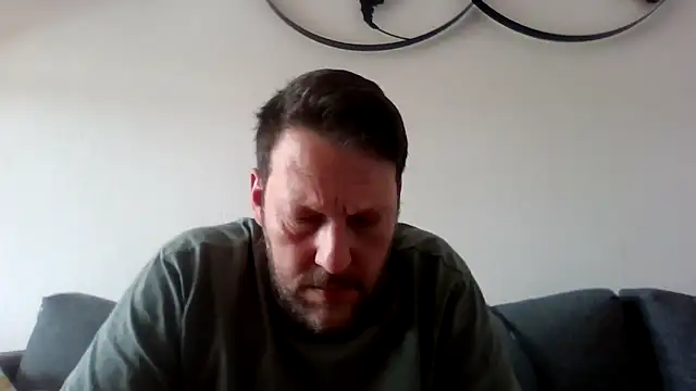 Snapshot of BennyLommy chatting on 04/27/26, 02:04 BennyLommy online show from 04/27/26, 02:04