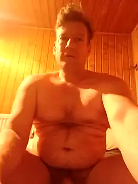 Snapshot of MArciQuarky chatting on 04/25/26, 07:00 MArciQuarky online show from 04/25/26, 07:00