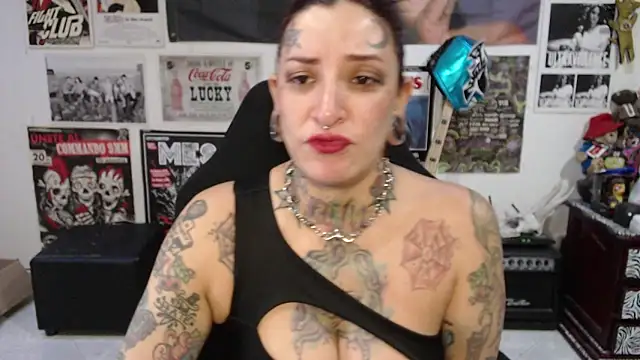 Snapshot of Rollyderolandia666 chatting on 05/05/26, 08:17 Rollyderolandia666 online show from 05/05/26, 08:17