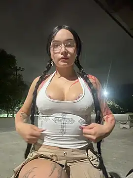 Snapshot of Electra_doll_ chatting on 10/21/25, 01:39 Electra doll online show from 10/21/25, 01:39