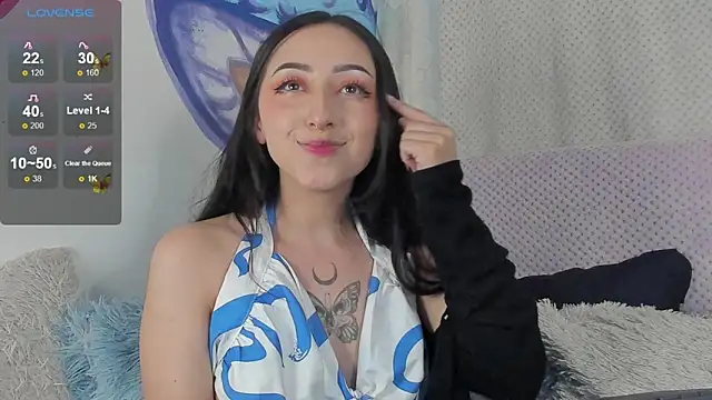 Snapshot of v1cky_ chatting on 12/17/24, 10:32 v1cky online show from 12/17/24, 10:32