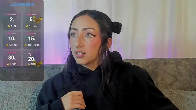 Snapshot of v1cky_ chatting on 02/20/25, 09:42 v1cky online show from 02/20/25, 09:42