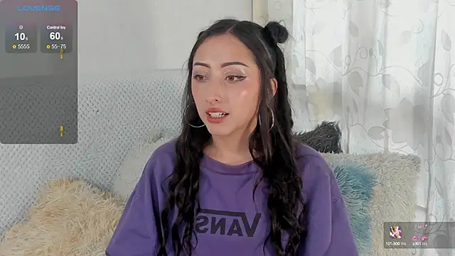 Snapshot of v1cky_ chatting on 03/07/25, 09:27 v1cky online show from 03/07/25, 09:27