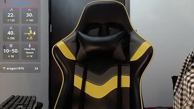 Snapshot of v1cky_ chatting on 10/04/25, 11:03 v1cky online show from 10/04/25, 11:03