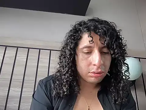 Snapshot of littlelatinhunter chatting on 05/22/26, 03:39 littlelatinhunter online show from 05/22/26, 03:39