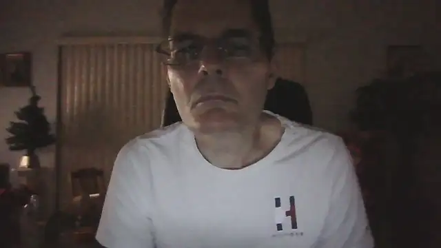 Snapshot of Copfiremen4566 chatting on 12/02/25, 04:07 Copfiremen4566 online show from 12/02/25, 04:07