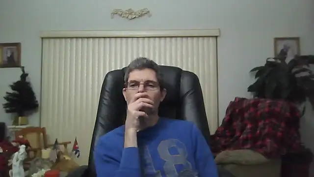 Snapshot of Copfiremen4566 chatting on 12/16/25, 05:12 Copfiremen4566 online show from 12/16/25, 05:12