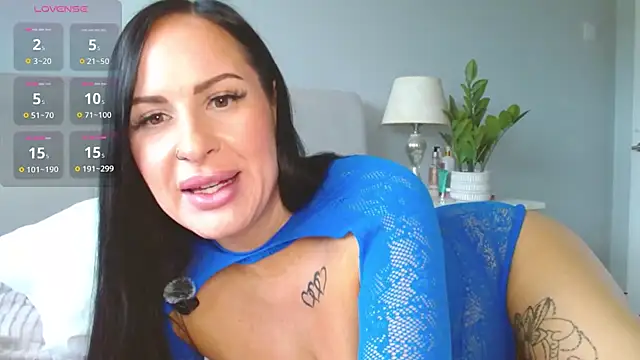 Snapshot of Layla_UK chatting on 03/05/26, 10:11 Layla UK online show from 03/05/26, 10:11