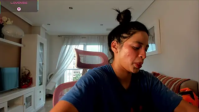 bella apont online show from 09/21/25, 03:57