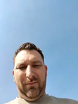 Snapshot of Au_plaisir_des_femmes chatting on 03/08/26, 01:59 Au plaisir des femmes online show from 03/08/26, 01:59