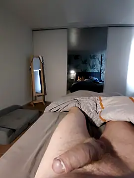 Snapshot of Au_plaisir_des_femmes chatting on 04/16/26, 02:40 Au plaisir des femmes online show from 04/16/26, 02:40