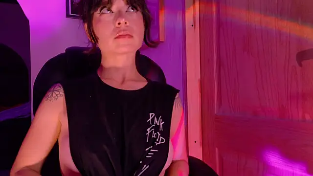 Snapshot of Ledesire chatting on 03/04/26, 02:06 Ledesire online show from 03/04/26, 02:06