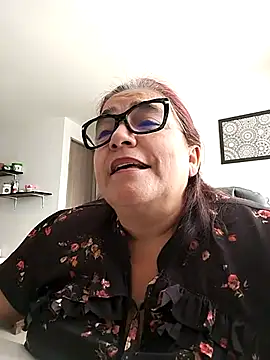 Snapshot of MARIANMILLS__ chatting on 03/21/25, 04:18 MARIANMILLS   online show from 03/21/25, 04:18