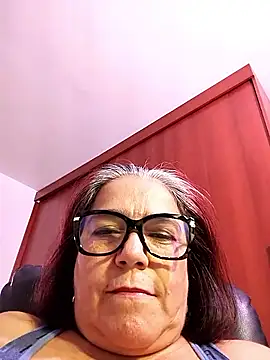 Snapshot of MARIANMILLS__ chatting on 10/29/25, 01:52 MARIANMILLS   online show from 10/29/25, 01:52