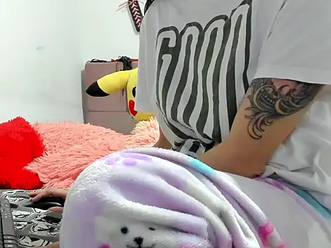 Snapshot of Sexualadiccion_ chatting on 09/15/25, 05:02 Sexualadiccion  online show from 09/15/25, 05:02