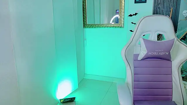 Snapshot of Madison_Jackson chatting on 04/11/26, 07:07 Madison Jackson online show from 04/11/26, 07:07