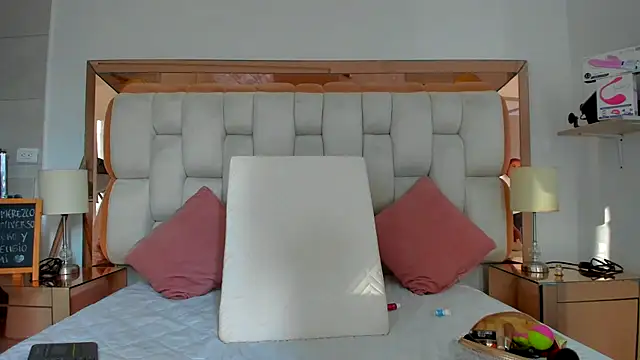 emilyparkerr01 online show from 10/27/25, 10:03