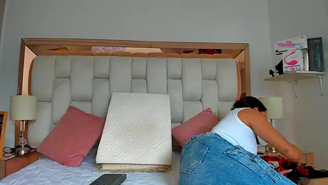 emilyparkerr01 online show from 11/05/25, 09:48