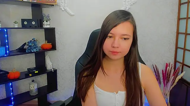 Lina Brownie online show from 12/15/24, 02:08