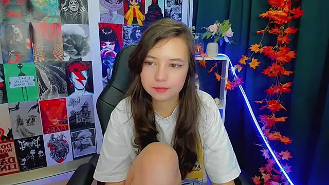 Lina Brownie online show from 12/20/24, 02:19