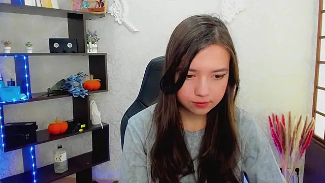 Lina Brownie online show from 12/21/24, 02:09