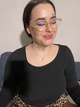 Snapshot of fuckdoll_18 chatting on 12/14/24, 04:31 fuckdoll 18 online show from 12/14/24, 04:31